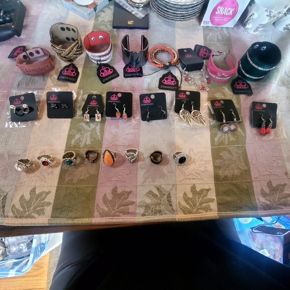 Costume Jewelry Lot 24  8 Bracelets. 8 Earrings. 8 Rings  List 3